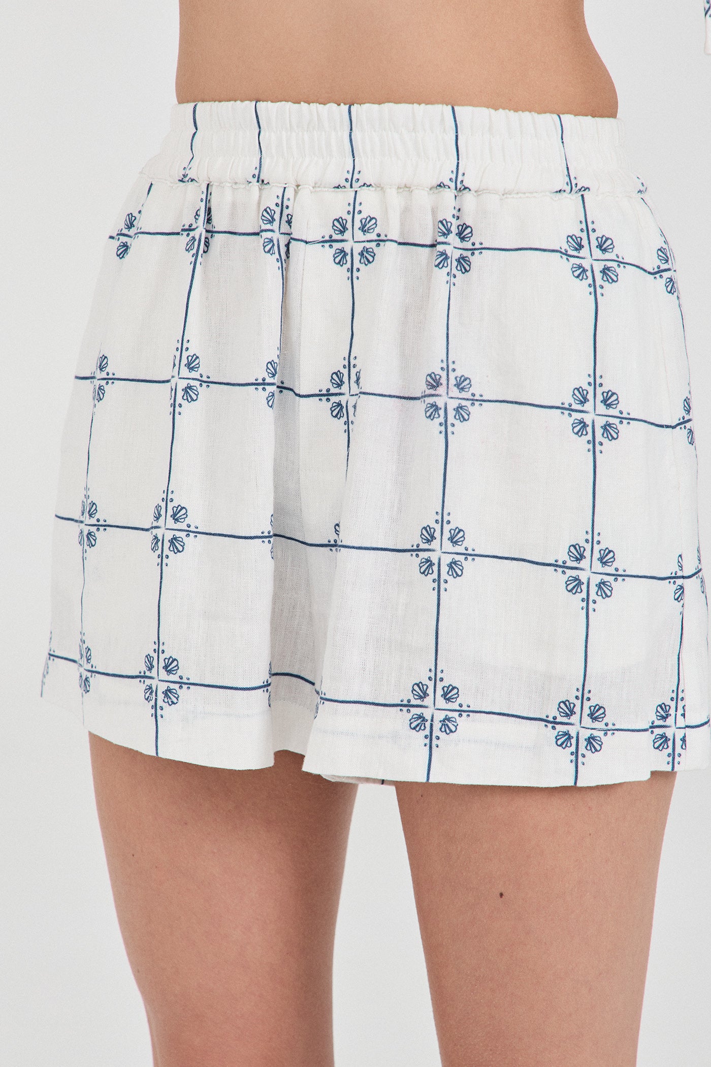 The Linen Seashell Shorts